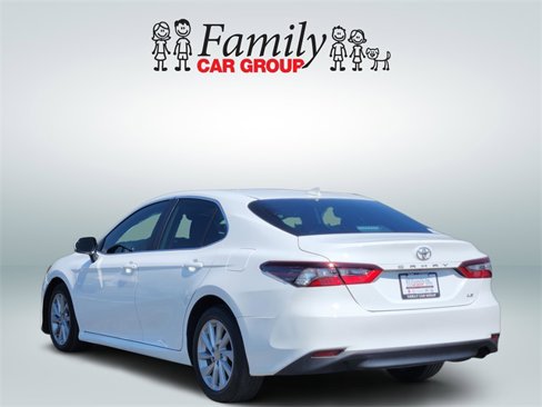 Used 2022 Toyota Camry LE image 3