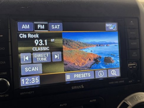 Used 2018 Jeep Wrangler Unlimited Sahara image 19