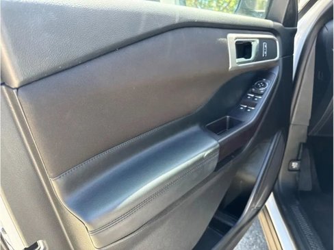 Used 2020 Ford Explorer XLT image 8