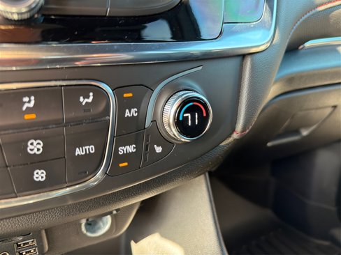 Used 2023 Chevrolet Traverse RS image 38