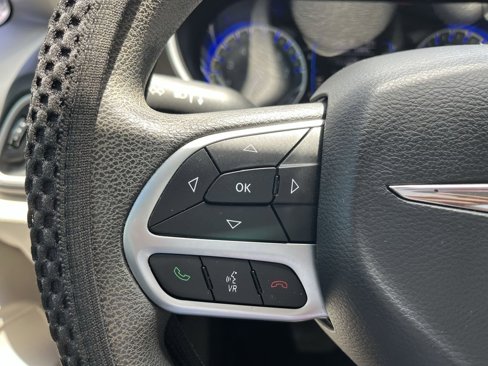 Used 2017 Chrysler Pacifica Touring image 22