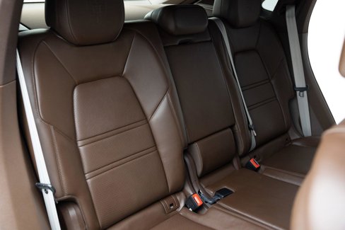 Used 2022 Porsche Cayenne Platinum Edition image 38