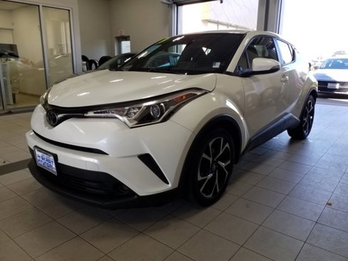 Used 2019 Toyota C-HR XLE image 2