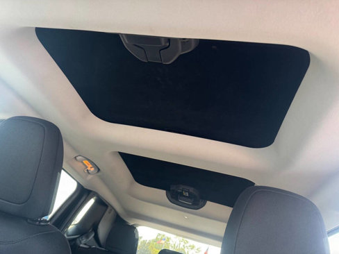 Used 2017 Jeep Renegade Latitude image 6