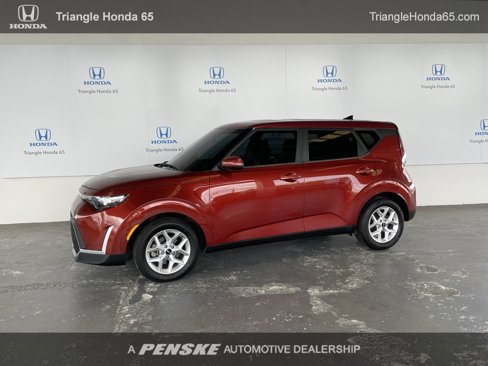 Used 2023 Kia Soul S image 1