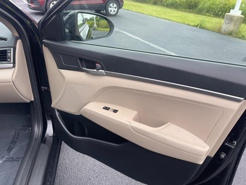 Used 2018 Hyundai Elantra SE image 7