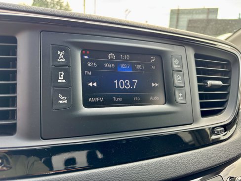 Used 2017 Chrysler Pacifica LX image 35