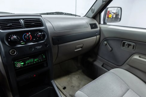 Used 2002 Nissan Frontier XE image 24
