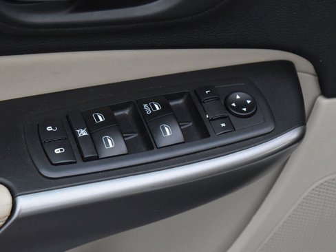 Used 2019 Jeep Cherokee Latitude w/ Popular Appearance Group image 11