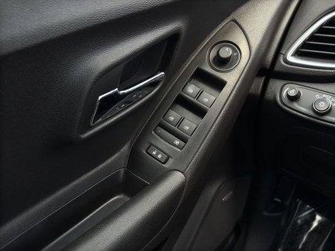 Used 2020 Chevrolet Trax Premier image 11