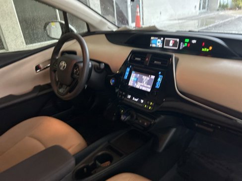 Used 2019 Toyota Prius L Eco image 21