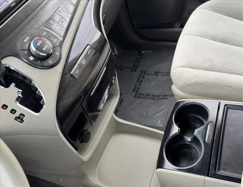 Used 2013 Toyota Sienna LE image 17