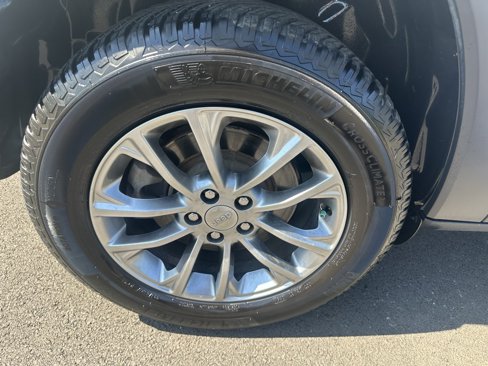 Used 2020 Jeep Cherokee Latitude Plus image 21