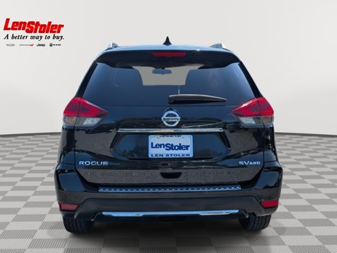 Used 2018 Nissan Rogue SV image 4