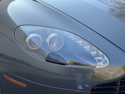 Used 2013 Aston Martin V8 Vantage Roadster image 11