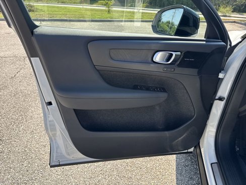 Certified 2022 Volvo C40 P8 Recharge Ultimate image 15