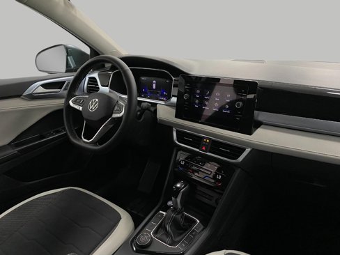 New 2025 Volkswagen Taos SE image 17