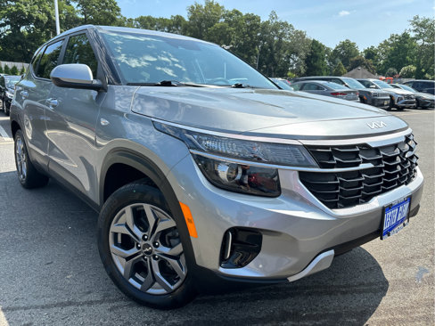 Used 2024 Kia Seltos LX image 2