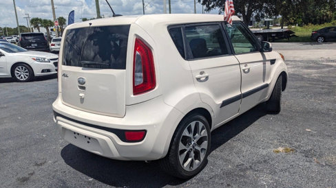 Used 2013 Kia Soul ! image 2