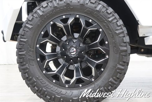 Used 2017 Jeep Wrangler Unlimited Sahara w/ Connectivity Group image 16