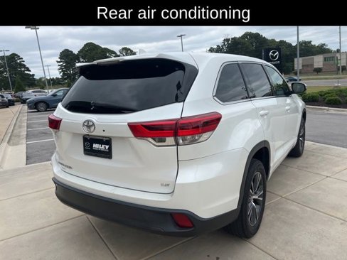 Used 2017 Toyota Highlander LE image 3