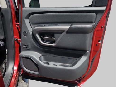 Used 2015 Nissan Titan SV image 32