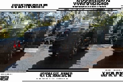 Certified 2025 Volvo XC40 B5 Core image 1