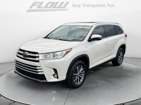Used 2019 Toyota Highlander XLE image 3
