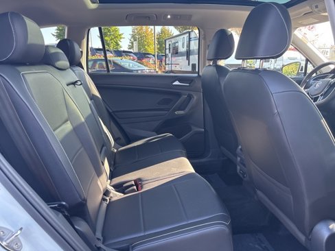 Used 2021 Volkswagen Tiguan SE w/ Panoramic Sunroof Package image 8