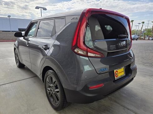 Used 2020 Kia Soul EX image 3