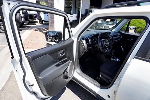 Certified 2022 Jeep Renegade Latitude image 37