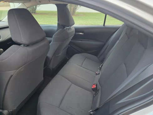 Used 2021 Toyota Corolla LE image 5