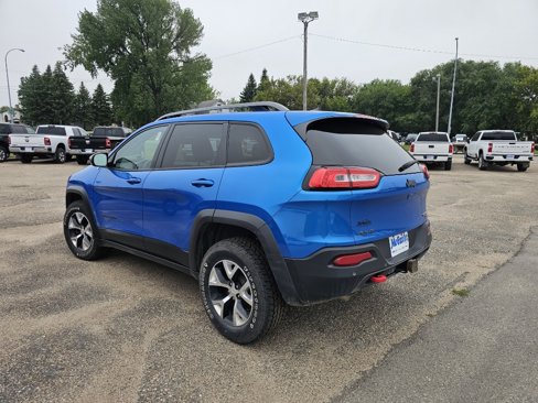Used 2018 Jeep Cherokee Trailhawk w/ Cold Weather Group image 8