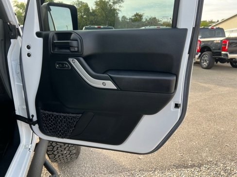 Used 2017 Jeep Wrangler Unlimited Sahara w/ Max Tow Package image 20