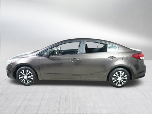 Used 2017 Kia Forte LX image 4