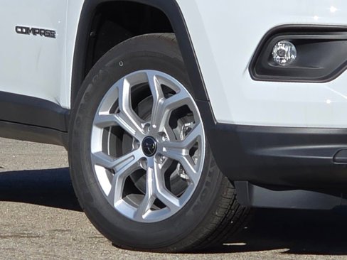 New 2025 Jeep Compass Latitude image 3