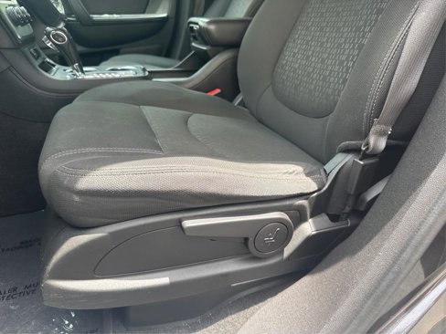 Used 2013 GMC Acadia SLE image 18