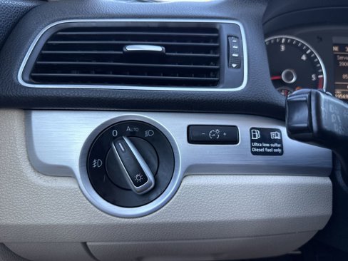 Used 2012 Volkswagen Passat TDI SE image 23