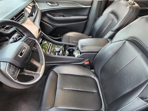 Used 2023 Jeep Grand Cherokee 4WD 4xe image 12