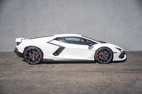 Used 2024 Lamborghini Revuelto image 6