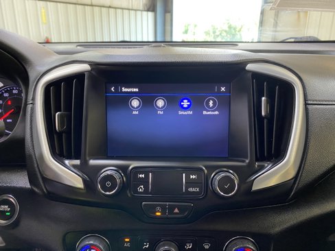 Used 2024 GMC Terrain SLT image 40