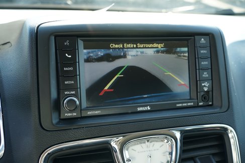 Used 2015 Chrysler Town & Country Touring image 28