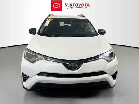 Used 2018 Toyota RAV4 LE image 10