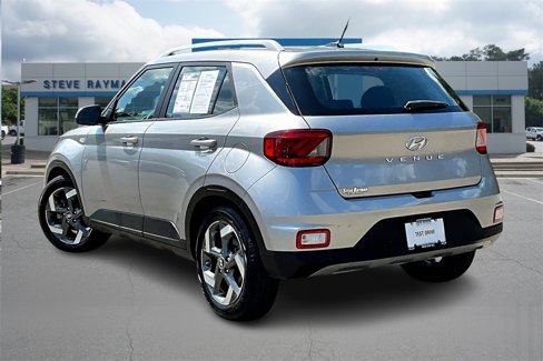 Used 2023 Hyundai Venue SEL w/ Cargo Package image 4