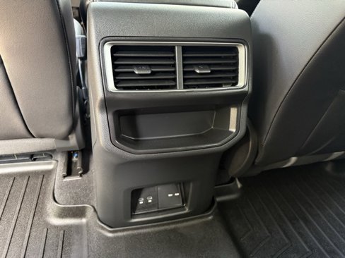 Used 2024 Volkswagen Atlas Cross Sport SE image 14