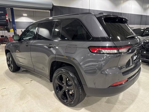 New 2025 Jeep Grand Cherokee Altitude image 11
