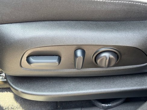 Used 2023 Chevrolet Equinox LT image 20