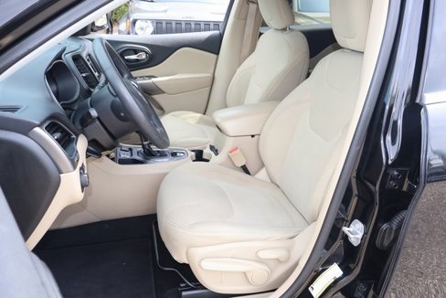 Used 2019 Jeep Cherokee Latitude w/ Popular Appearance Group image 12