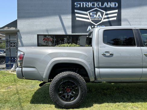 Used 2020 Toyota Tacoma Limited image 7