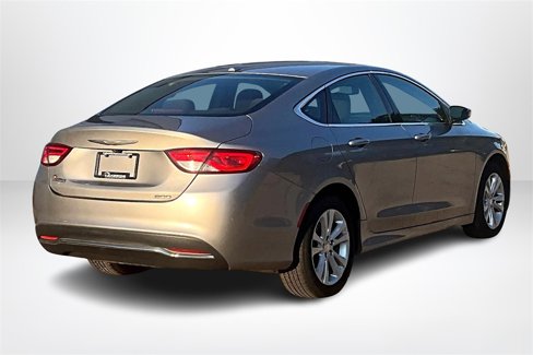 Used 2015 Chrysler 200 Limited w/ Convenience Group image 5